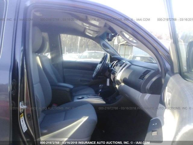 3TMLU4EN6DM105237 - 2013 TOYOTA TACOMA DOUBLE CAB ნაცრისფერი ფოტო 5