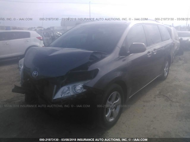 5TDKK3DC8DS394116 - 2013 TOYOTA SIENNA LE GRAY photo 2