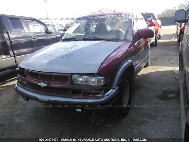 1GCCS144XYK102190 - 2000 CHEVROLET S TRUCK S10 RED photo 2