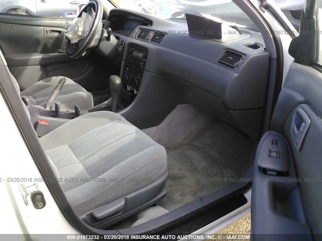 JT2BG22K110534861 - 2001 TOYOTA CAMRY CE/LE/XLE 白色 照片 5