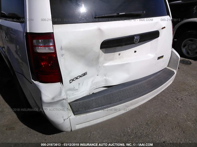 2D4RN4DE9AR228370 - 2010 DODGE GRAND CARAVAN SE SILVER photo 6