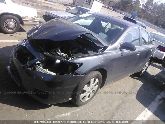 4T1BF3EK3BU207170 - 2011 TOYOTA CAMRY SE/LE/XLE GRAY photo 2