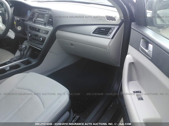5NPE24AF9GH398493 - 2016 HYUNDAI SONATA SE BLACK photo 5