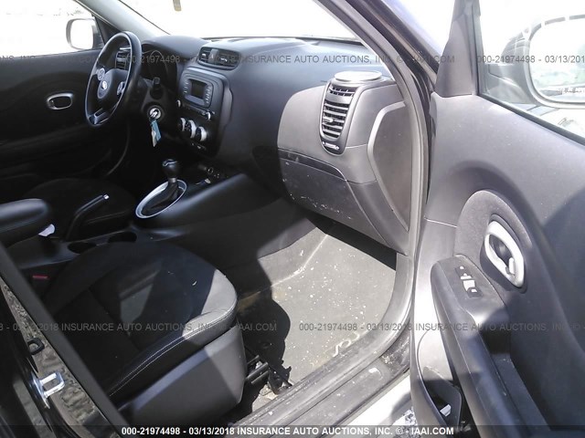 KNDJN2A27E7003428 - 2014 KIA SOUL BLACK photo 5