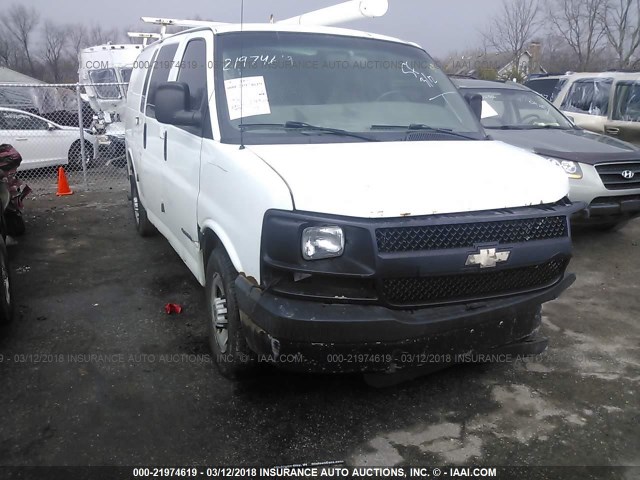 1GCGG25U441163588 - 2004 CHEVROLET EXPRESS G2500  WHITE photo 1