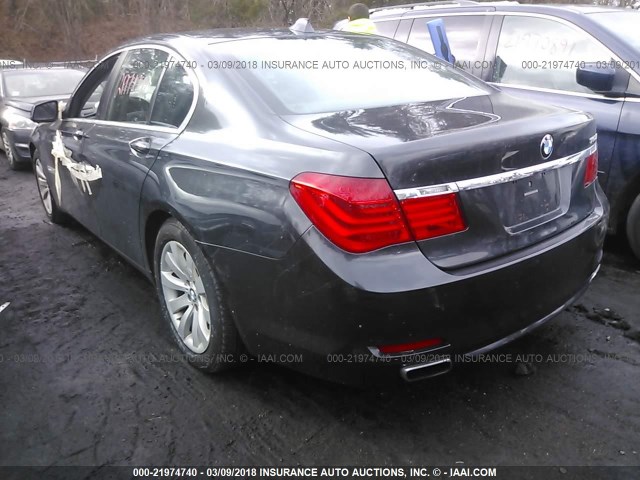 WBAKC6C5XBC394096 - 2011 BMW 750 XI GRAY photo 3