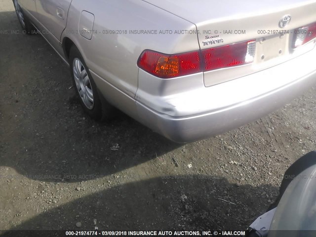 4T1BF22K91U123061 - 2001 TOYOTA CAMRY LE/XLE Braun Foto 6