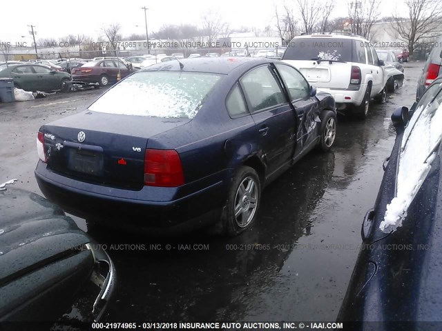 WVWPD23B1YP298511 - 2000 VOLKSWAGEN PASSAT GLX 蓝色 照片 4