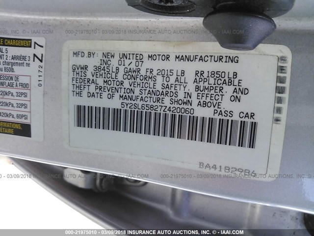 5Y2SL65827Z420060 - 2007 PONTIAC VIBE SILVER photo 9