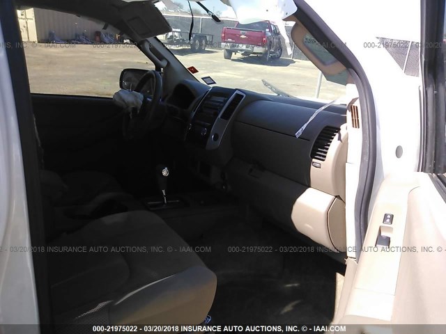 1N6AD0ER6CC483087 - 2012 NISSAN FRONTIER S/SV/SL/PRO-4X WHITE photo 5