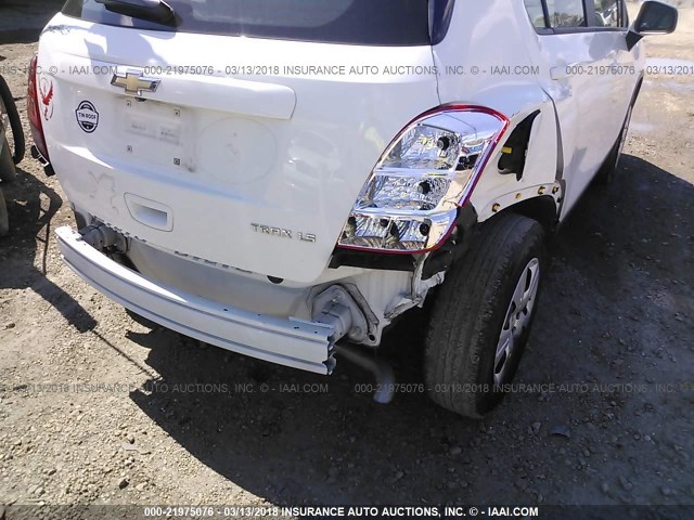 KL7CJKSB3FB098911 - 2015 CHEVROLET TRAX LS WHITE photo 6