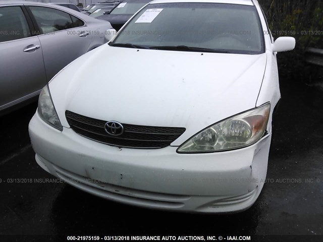4T1BF32K92U020360 - 2002 TOYOTA CAMRY LE/XLE/SE WHITE photo 2