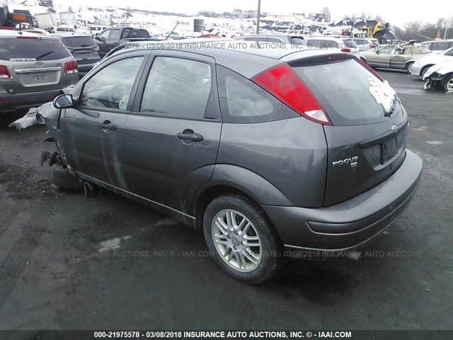 3FAFP37N65R115210 - 2005 FORD FOCUS ZX5 GRAY photo 3