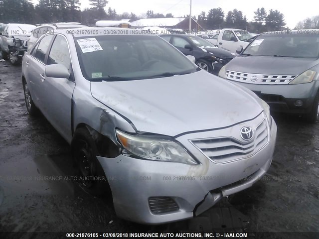 4T1BF3EK5BU677961 - 2011 TOYOTA CAMRY SE/LE/XLE SILVER photo 1