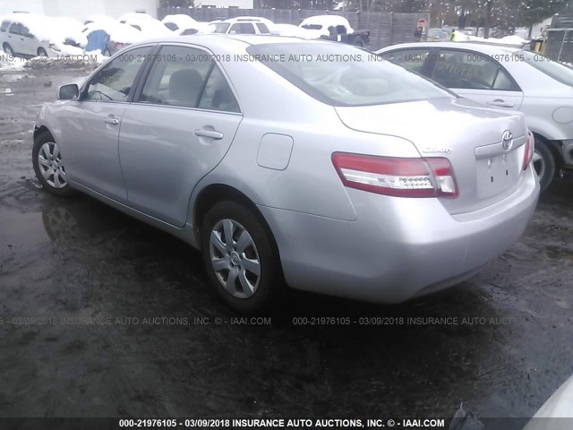 4T1BF3EK5BU677961 - 2011 TOYOTA CAMRY SE/LE/XLE Күміс фото 3