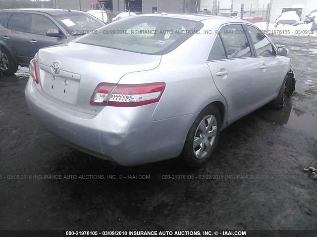 4T1BF3EK5BU677961 - 2011 TOYOTA CAMRY SE/LE/XLE Күміс фото 4