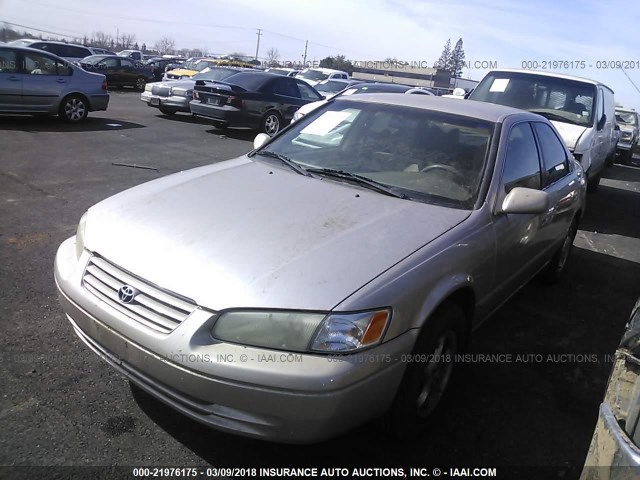4T1BG22KXWU368892 - 1998 TOYOTA CAMRY CE/LE/XLE 金色 照片 2