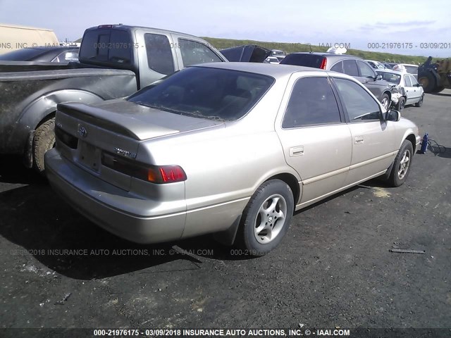 4T1BG22KXWU368892 - 1998 TOYOTA CAMRY CE/LE/XLE 金色 照片 4