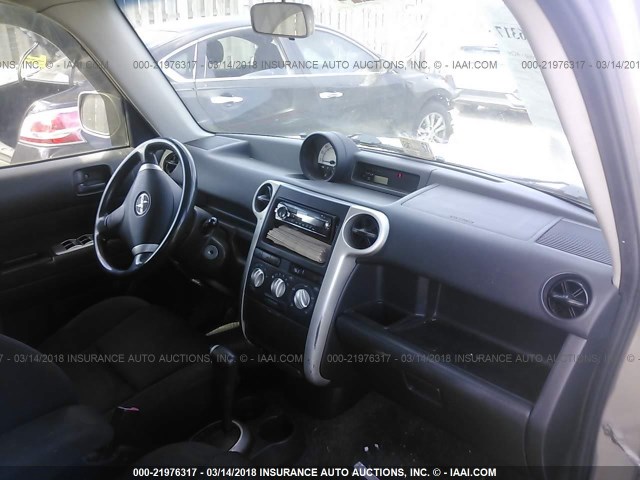 JTLKT324864041127 - 2006 TOYOTA SCION XB GRAY photo 5