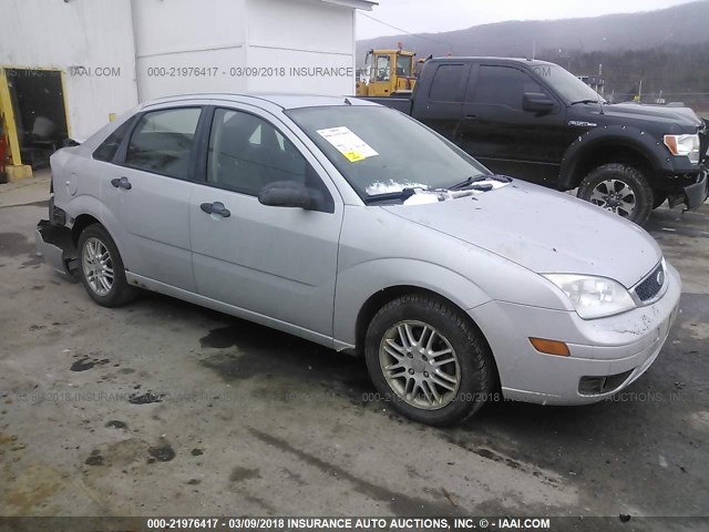 1FAHP34N37W171716 - 2007 FORD FOCUS ZX4/S/SE/SES 银色 照片 1