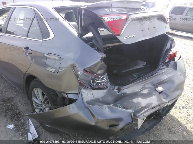 4T1BF1FK1GU504142 - 2016 TOYOTA CAMRY LE/XLE/SE/XSE GRAY photo 6