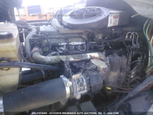 1FUJGLDR59LAB6739 - 2009 FREIGHTLINER CASCADIA 125  BLUE photo 9