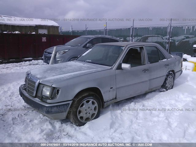 WDBEA34E1NB795497 - 1992 MERCEDES-BENZ 400 E SILVER photo 2