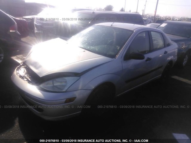 1FAFP33P51W313145 - 2001 FORD FOCUS LX SILVER photo 2