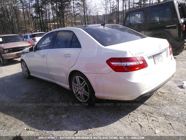 WDDHF8HB4AA211452 - 2010 MERCEDES-BENZ E 350 4MATIC WHITE photo 3