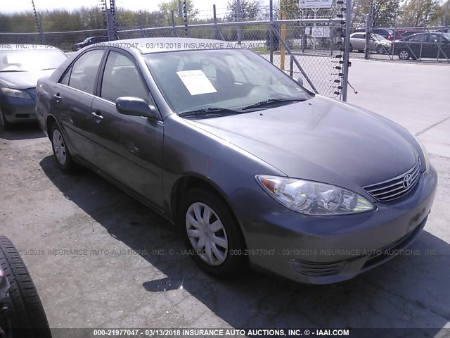 4T1BE32K55U960842 - 2005 TOYOTA CAMRY LE/XLE/SE GRAY photo 1