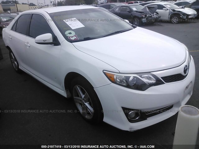 4T1BF1FK0DU713013 - 2013 TOYOTA CAMRY L/SE/LE/XLE 白色 照片 1
