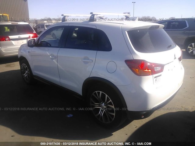 JA4AR3AWXHZ034222 - 2017 MITSUBISHI OUTLANDER SPORT ES/SE WHITE photo 3