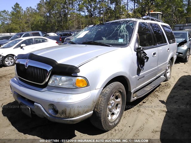 5LMRU27A7YLJ03991 - 2000 LINCOLN NAVIGATOR 银色 照片 2