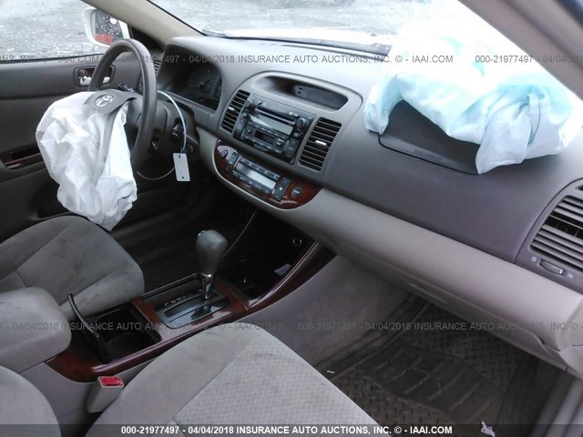 4T1BE32K93U246659 - 2003 TOYOTA CAMRY LE/XLE/SE WHITE photo 5