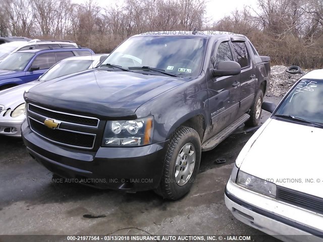 3GNVKEE05AG301017 - 2010 CHEVROLET AVALANCHE LS GRAY photo 2