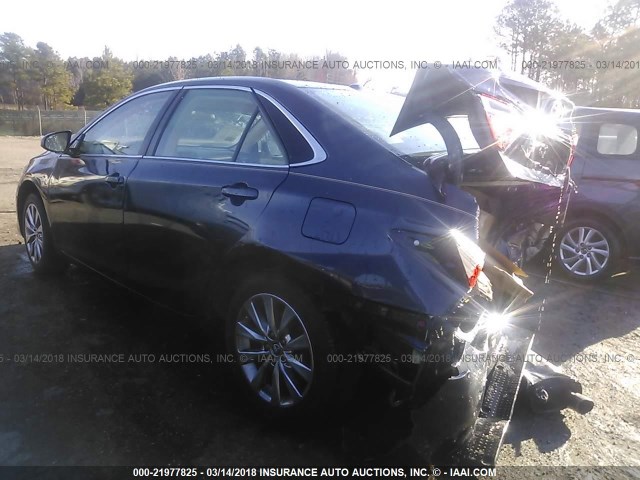 4T1BF1FK0GU549167 - 2016 TOYOTA CAMRY LE/XLE/SE/XSE BLUE photo 3