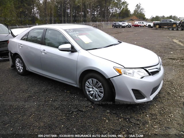 4T1BF1FK4EU308063 - 2014 TOYOTA CAMRY L/SE/LE/XLE SILVER photo 1