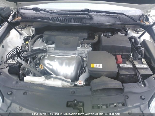 4T1BF1FK0HU366319 - 2017 TOYOTA CAMRY LE/XLE/SE/XSE WHITE photo 10