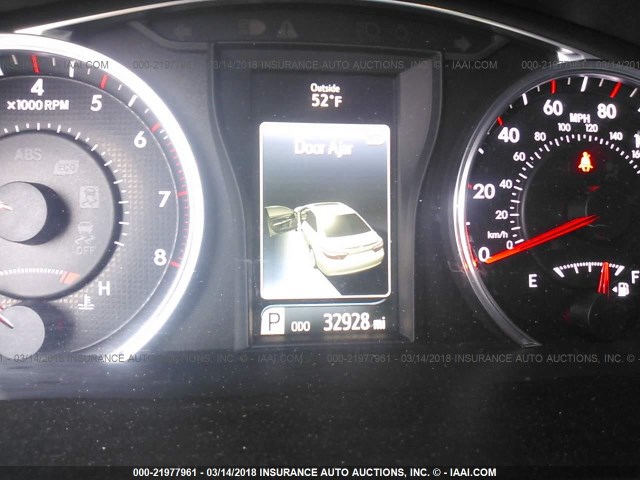 4T1BF1FK0HU366319 - 2017 TOYOTA CAMRY LE/XLE/SE/XSE WHITE photo 7