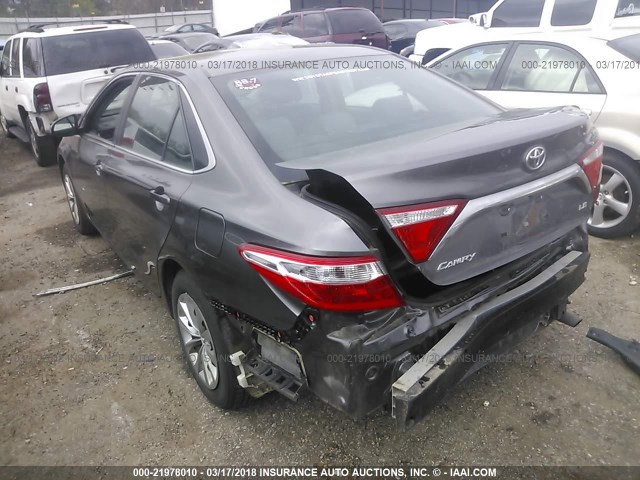 4T4BF1FK6FR458568 - 2015 TOYOTA CAMRY LE/XLE/SE/XSE Gris photo 3