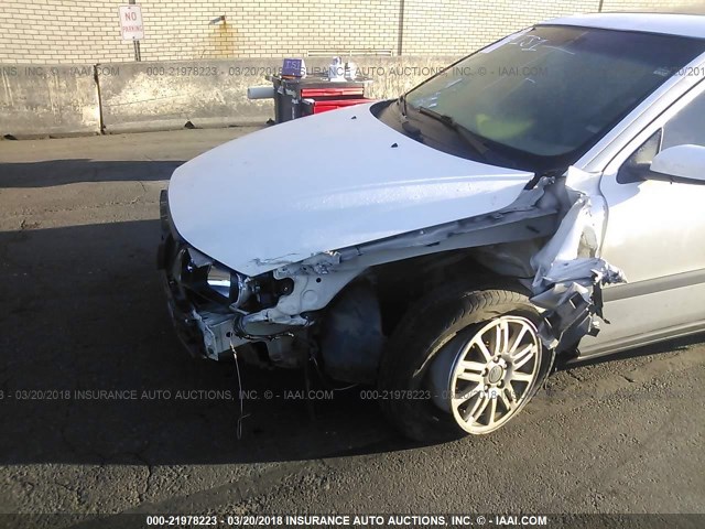 YV1RS64A642350552 - 2004 VOLVO S60 WHITE photo 6