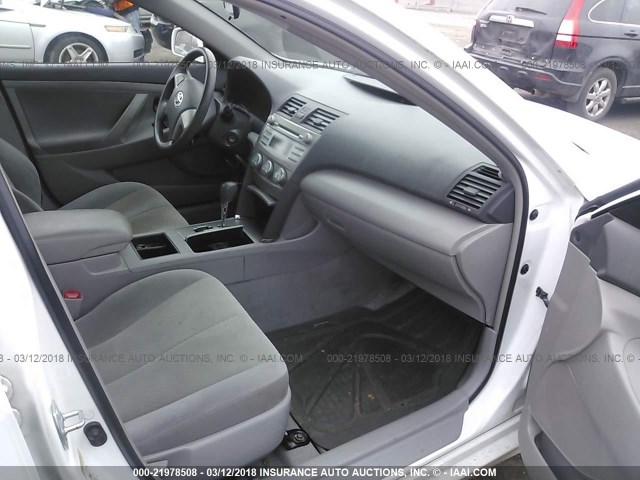 4T1BE46K57U721472 - 2007 TOYOTA CAMRY NEW GENERAT CE/LE/XLE/SE WHITE photo 5