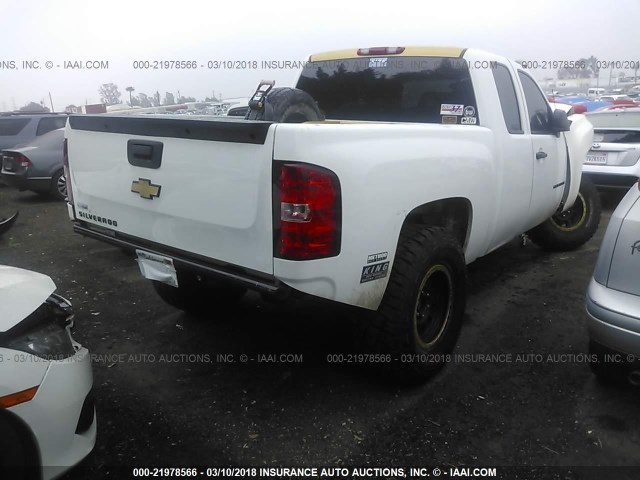 1GCEC19037Z573308 - 2007 CHEVROLET SILVERADO C1500 WHITE photo 4