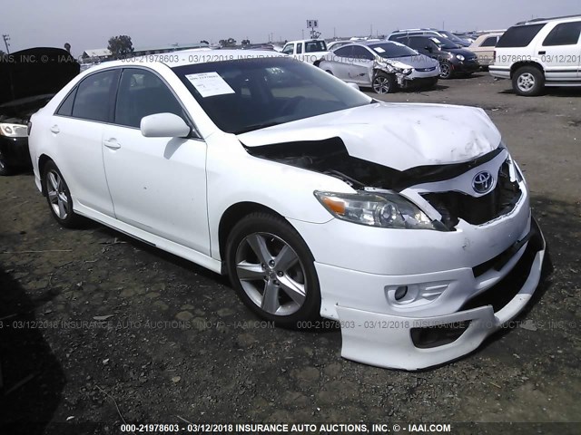 4T1BF3EK0BU620437 - 2011 TOYOTA CAMRY SE/LE/XLE WHITE photo 1