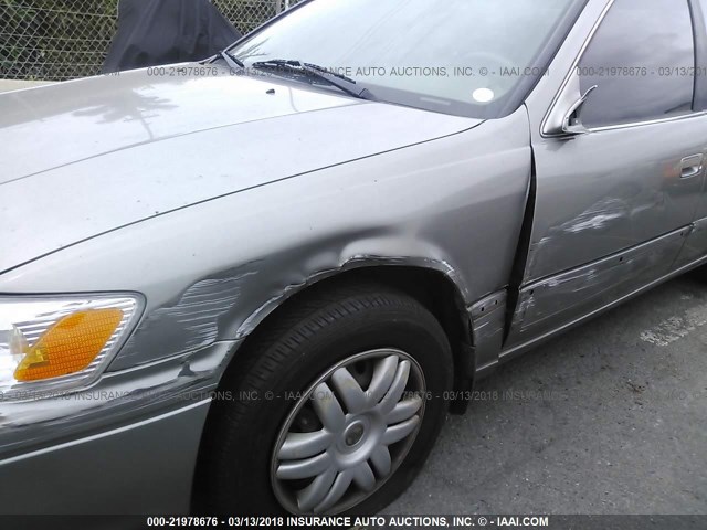 JT2BG22K310560183 - 2001 TOYOTA CAMRY CE/LE/XLE 灰色 照片 6