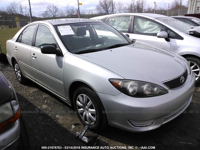 4T1BE32K35U092713 - 2005 TOYOTA CAMRY LE/XLE/SE SILVER photo 1