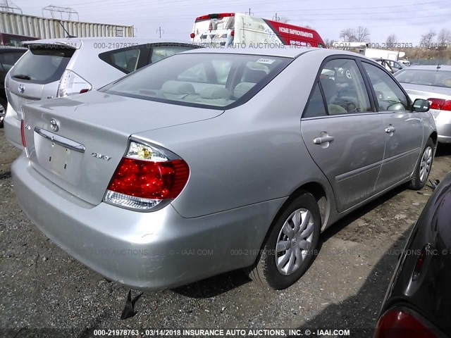 4T1BE32K35U092713 - 2005 TOYOTA CAMRY LE/XLE/SE SILVER photo 4