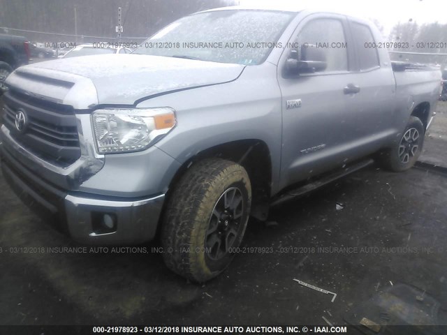 5TFUY5F16EX359603 - 2014 TOYOTA TUNDRA DOUBLE CAB SR/SR5 SILVER photo 2
