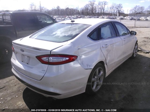 3FA6P0HR9DR387264 - 2013 FORD FUSION SE WHITE photo 4