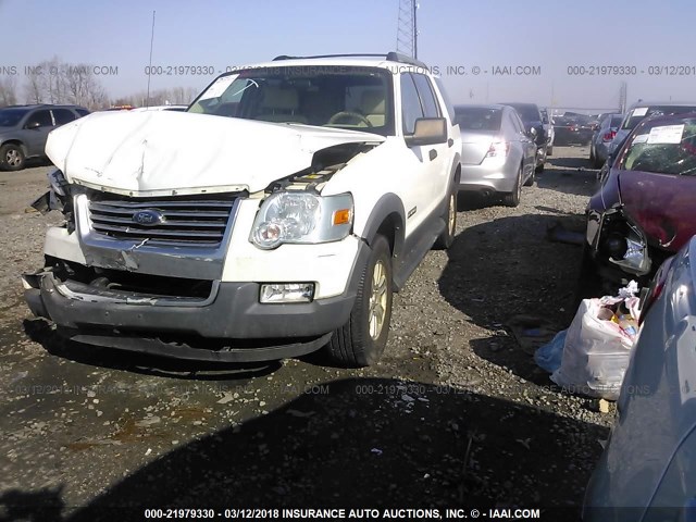 1FMEU73E76UA70215 - 2006 FORD EXPLORER XLT WHITE photo 2